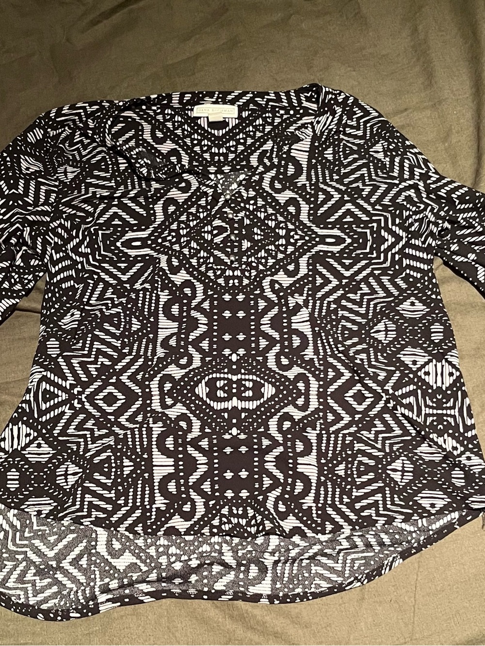Dana Buchman Black and White Geometric quarter Sleeve Top